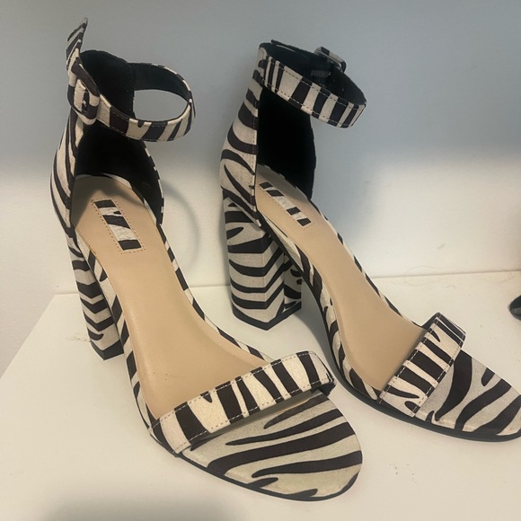 Zebra heels - Picture 1 of 4